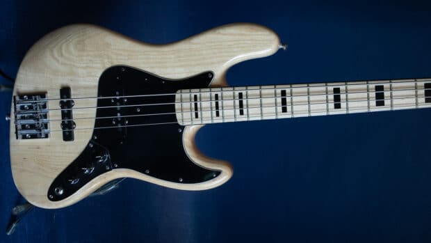 2011 Fender American Vintage '75 Jazz Bass