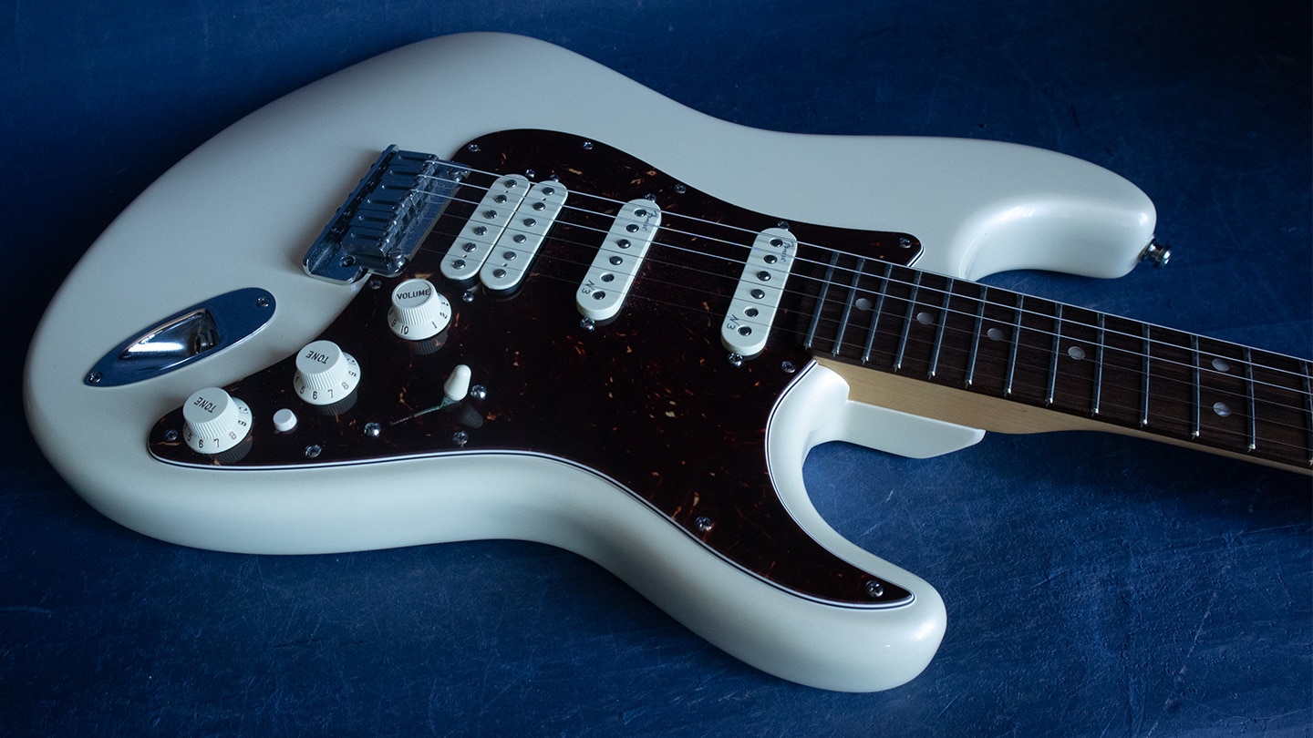 2014 Fender American Deluxe Stratocaster HSS - Willie's Guitars
